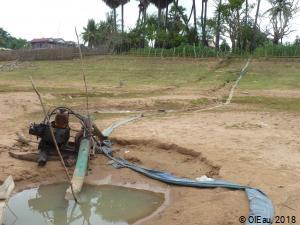 Pompage dans cours principal Stung Sen pour irrigation - Cambodge